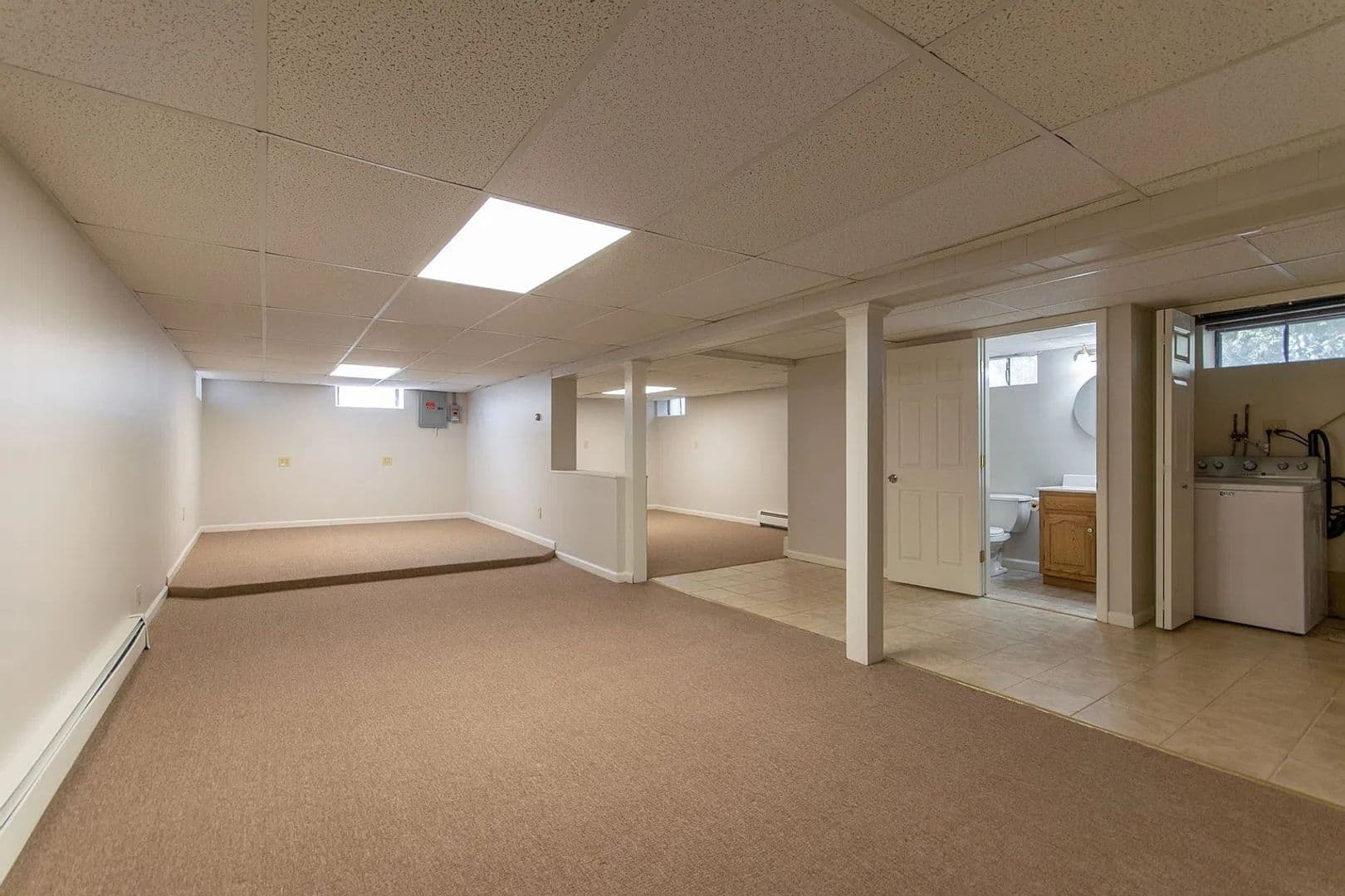 East Longmeadow House: 8 Ainslie Dr