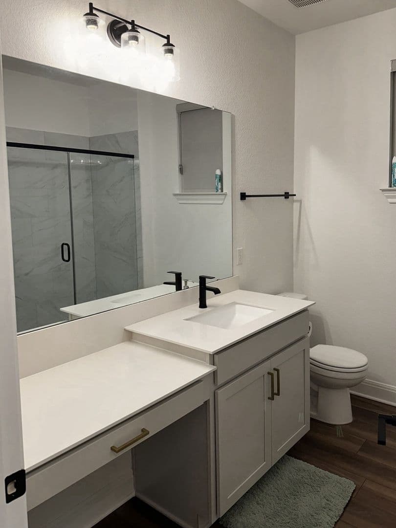 Liberty Hill House: 240 Canyoncrest Way