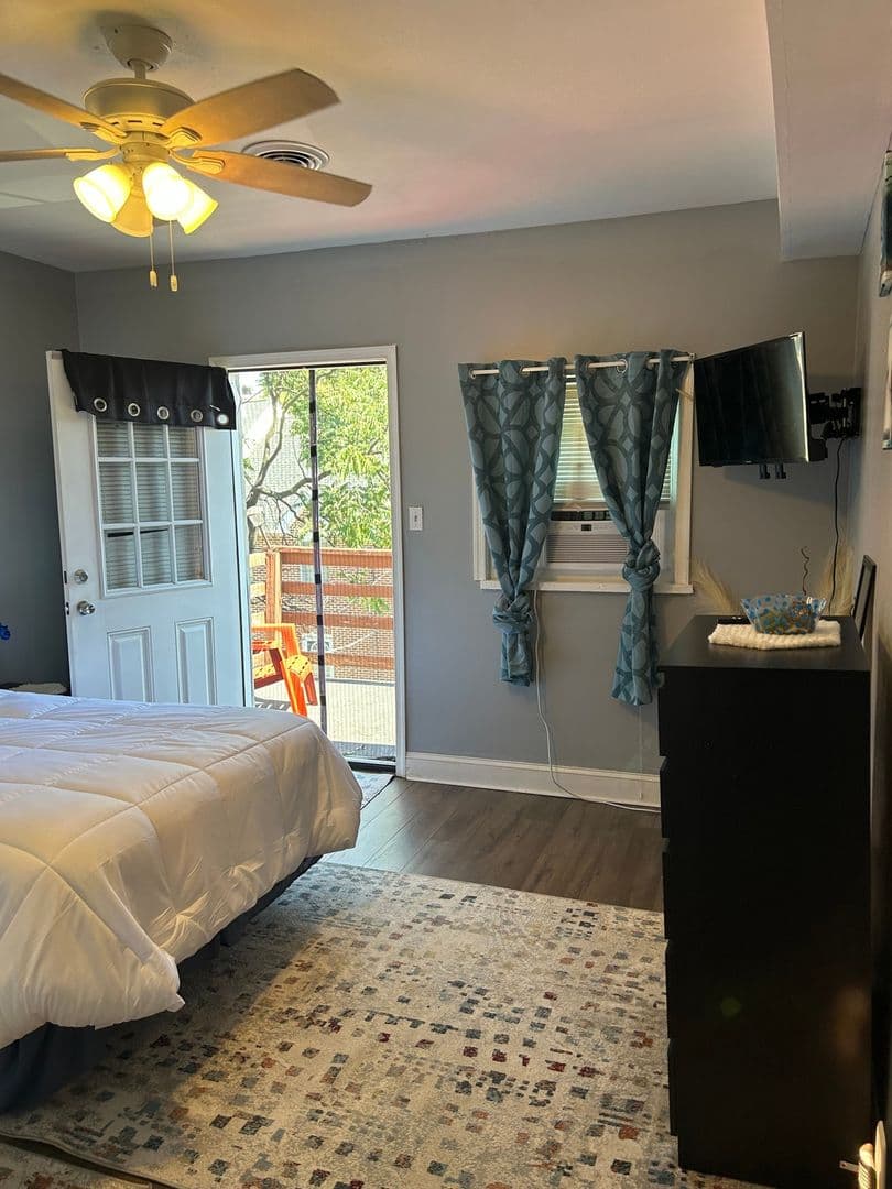 Wilimington Townhome: 1103 W 7th St