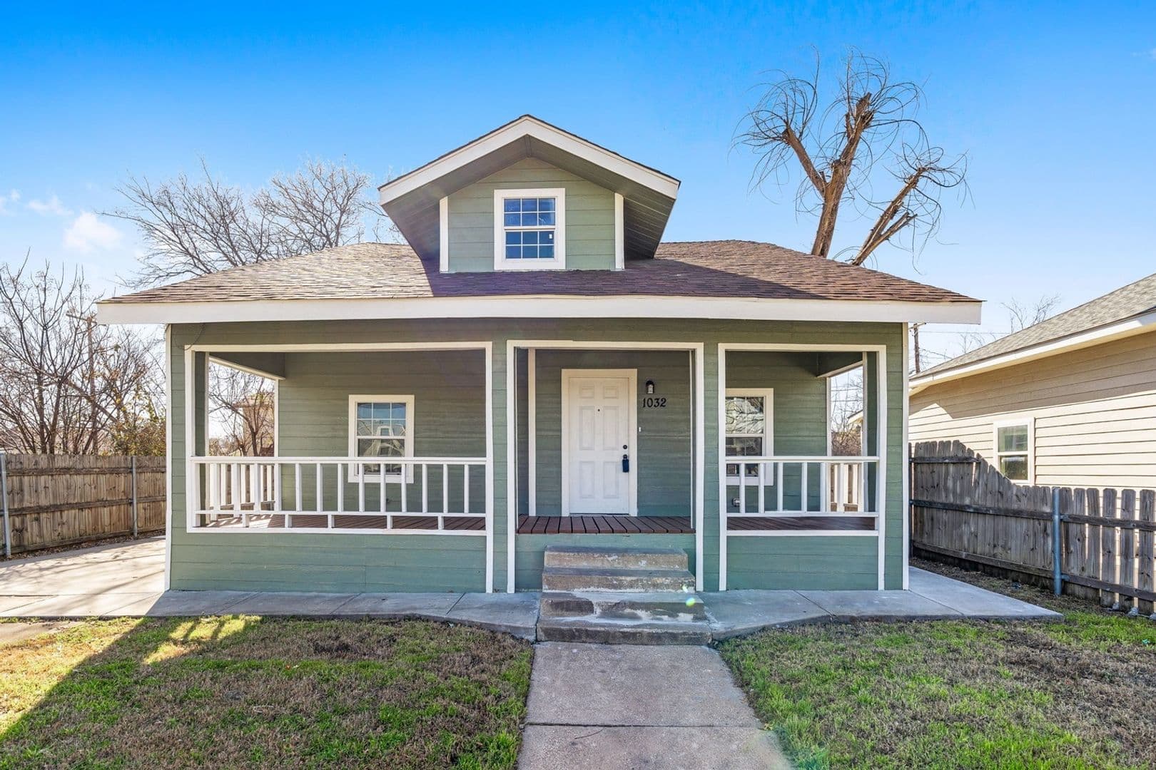 Fort Worth House: 1032 E Tucker St