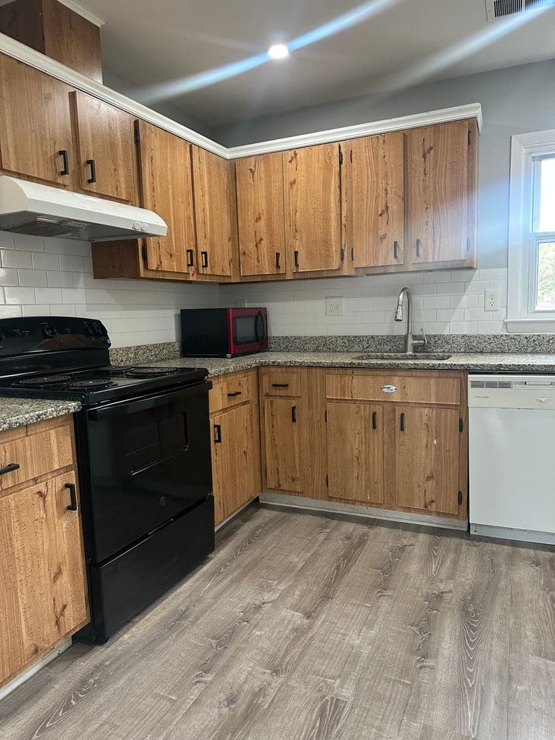 Waldorf Townhome: 61 Meadow Ln
