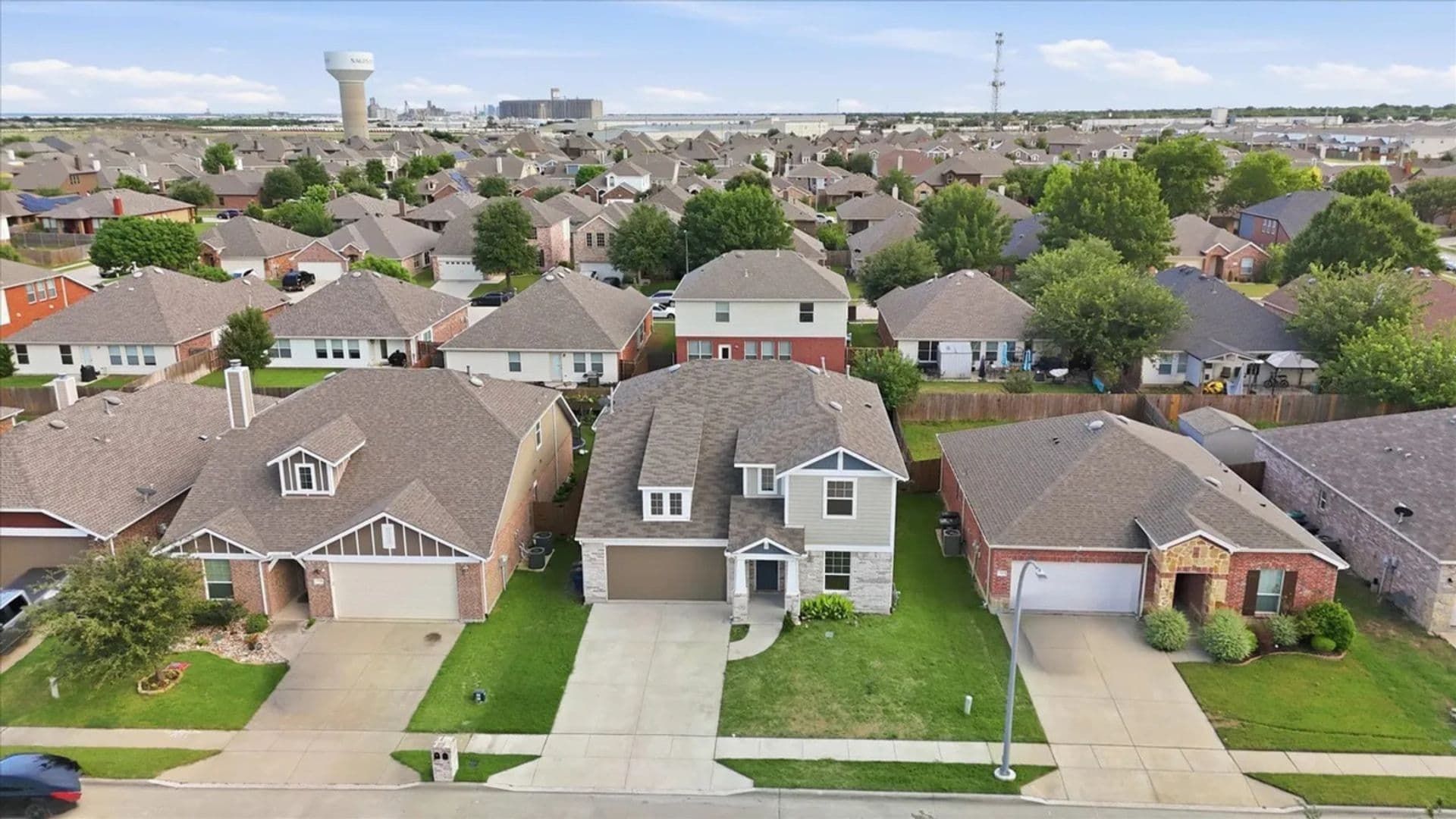 Fort Worth House: 517 High Desert Dr