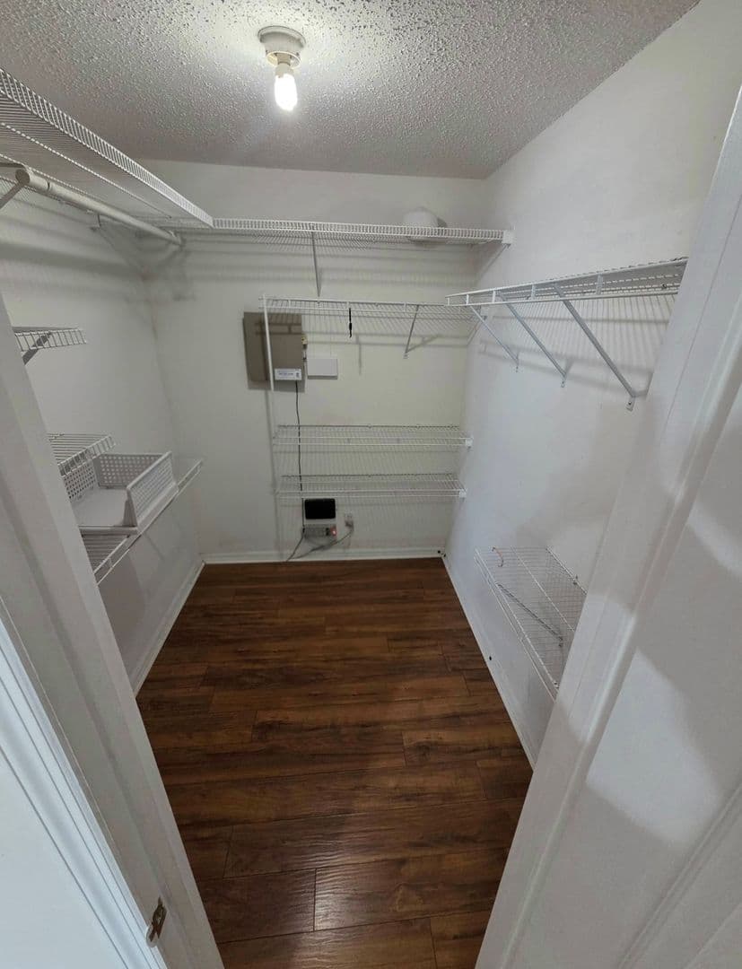 Lakeland House: 7628 Lewis Rd