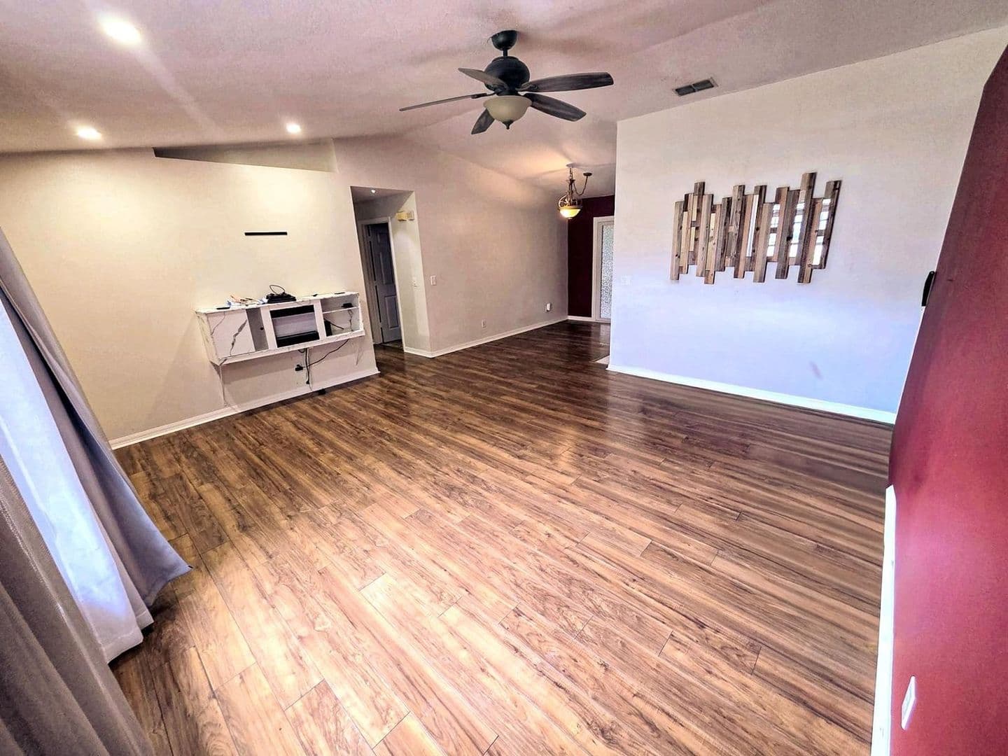 Lakeland House: 7628 Lewis Rd