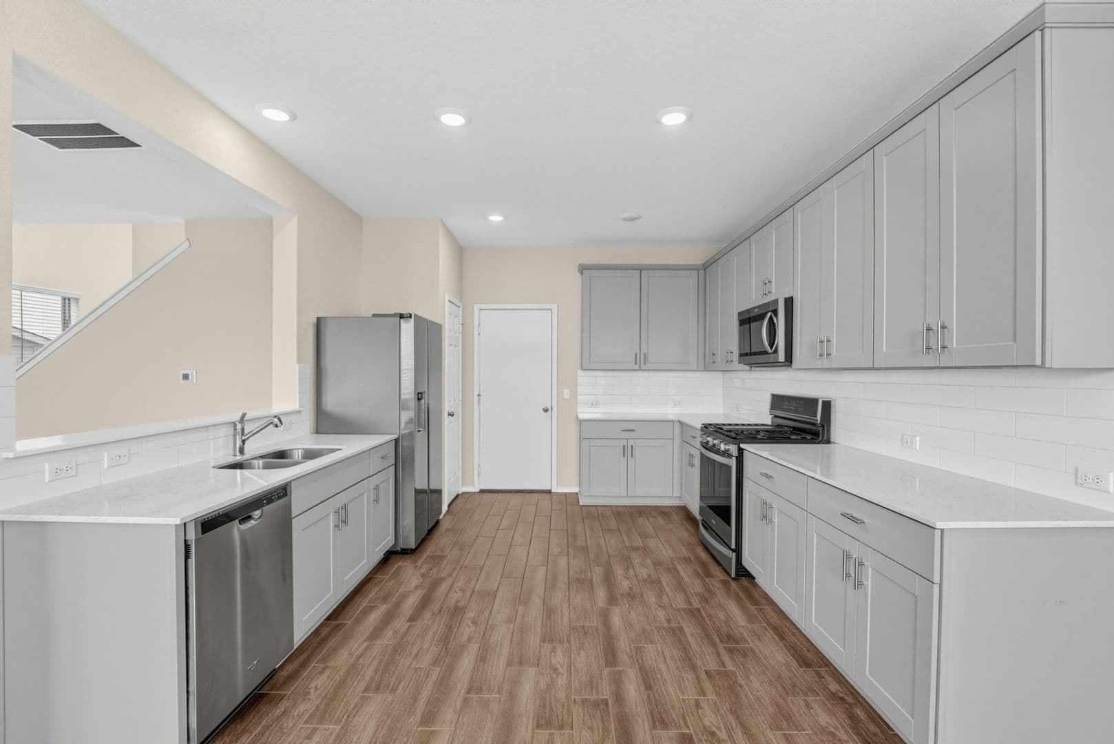 Manor House: 11111 Mestengo Dr