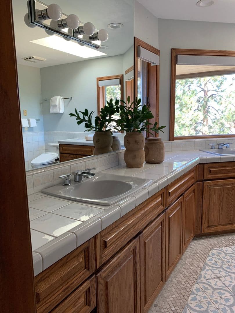 Bend House: 2889 Nw Starview Dr