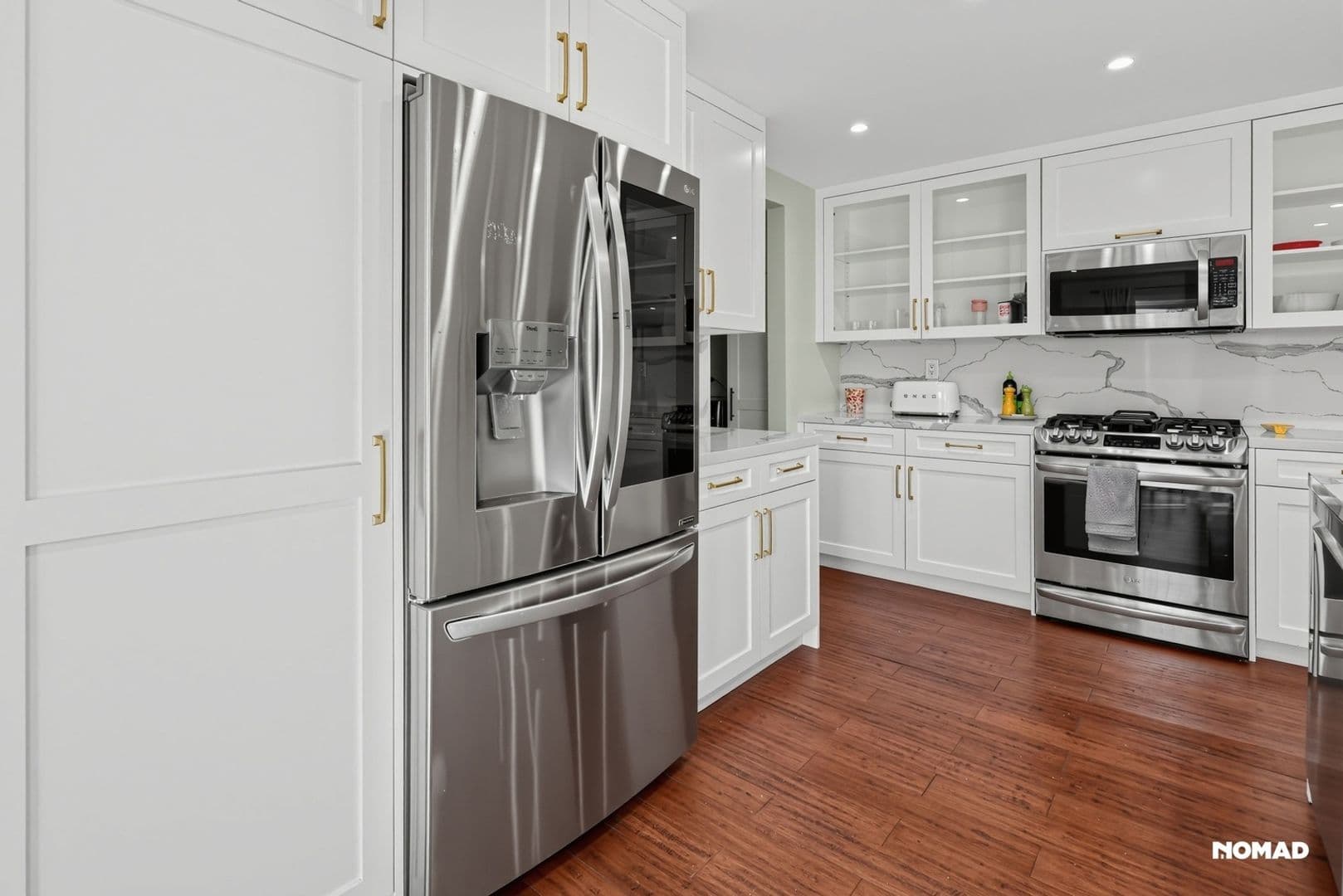 Los Angeles House: 4875 Wicopee Ave
