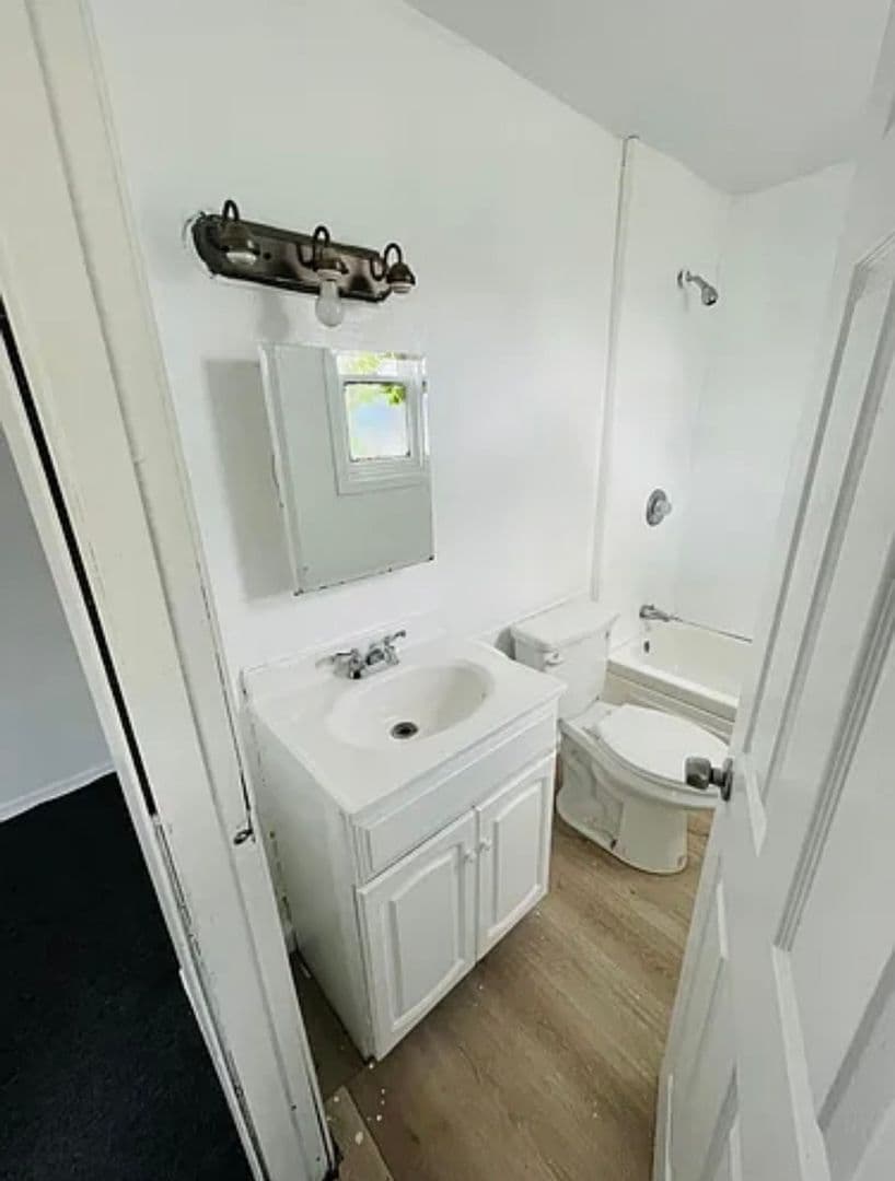 Buffalo Townhome: 327 Hampshire St