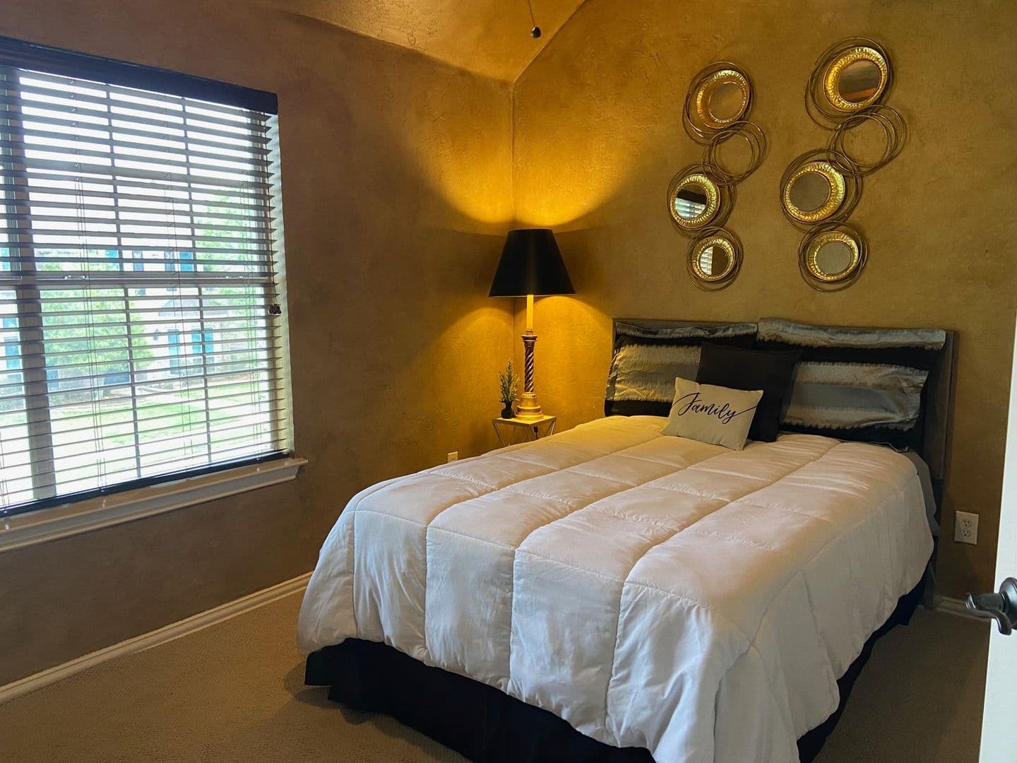 The Colony House: 5557 Big River Dr