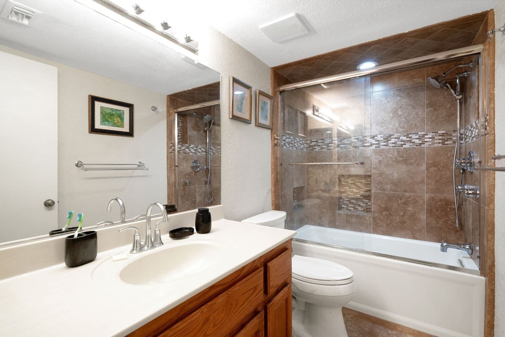Bakersfield Townhome: 14500 Las Palmas Dr
