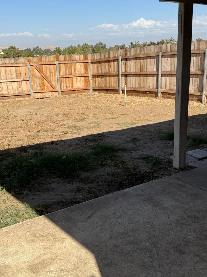 Visalia House: 16544 Avenue 291