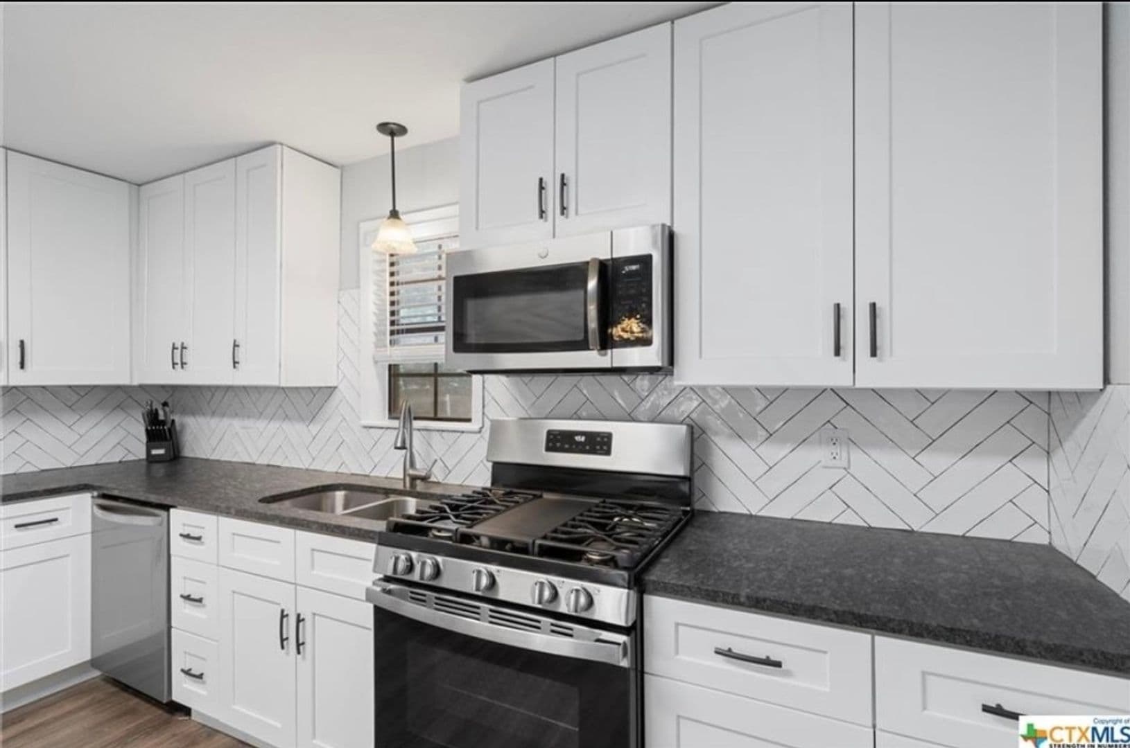 Taylor House: 610 Vernon St
