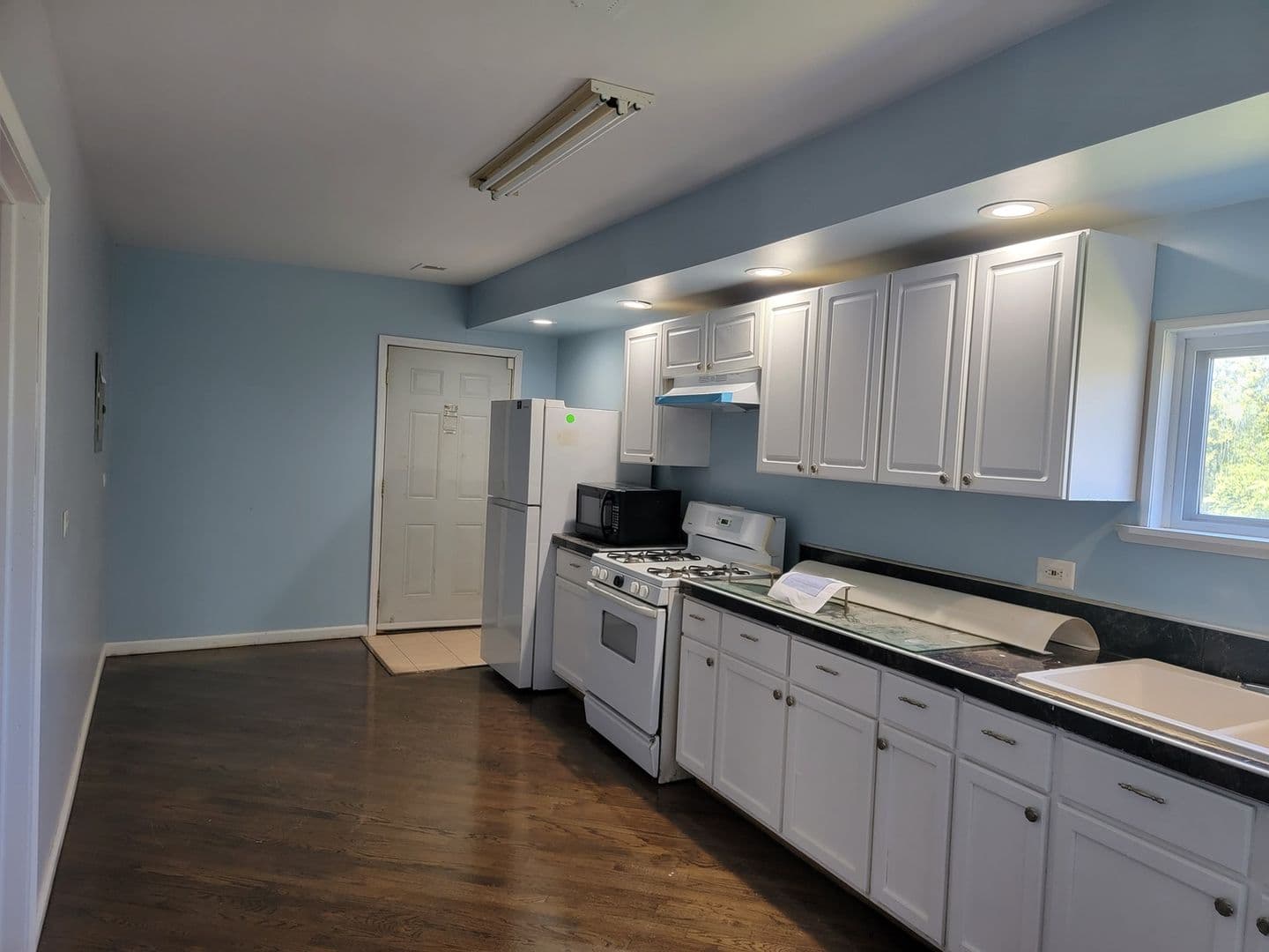 Harvey Townhome: 14802 Cooper Ave