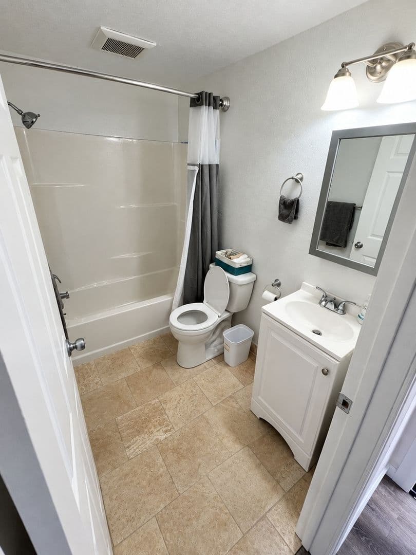 Seaside House: 505 Williams Ave