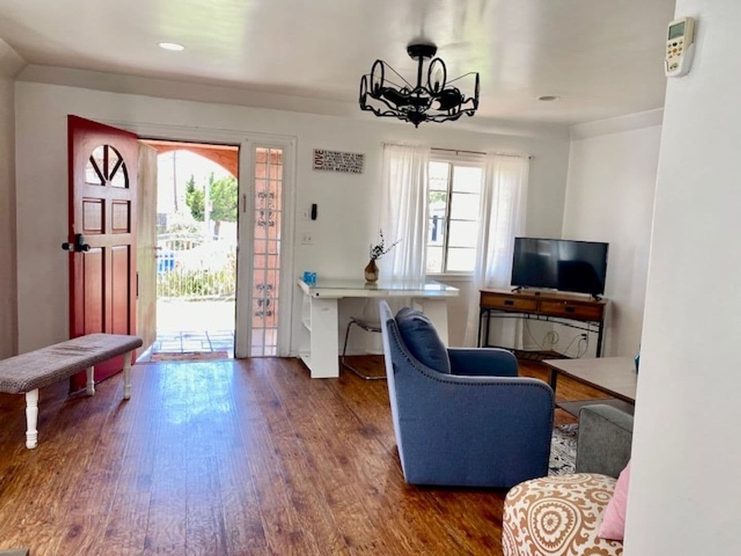 Los Angeles Townhome: 1938 S Palm Grove Ave
