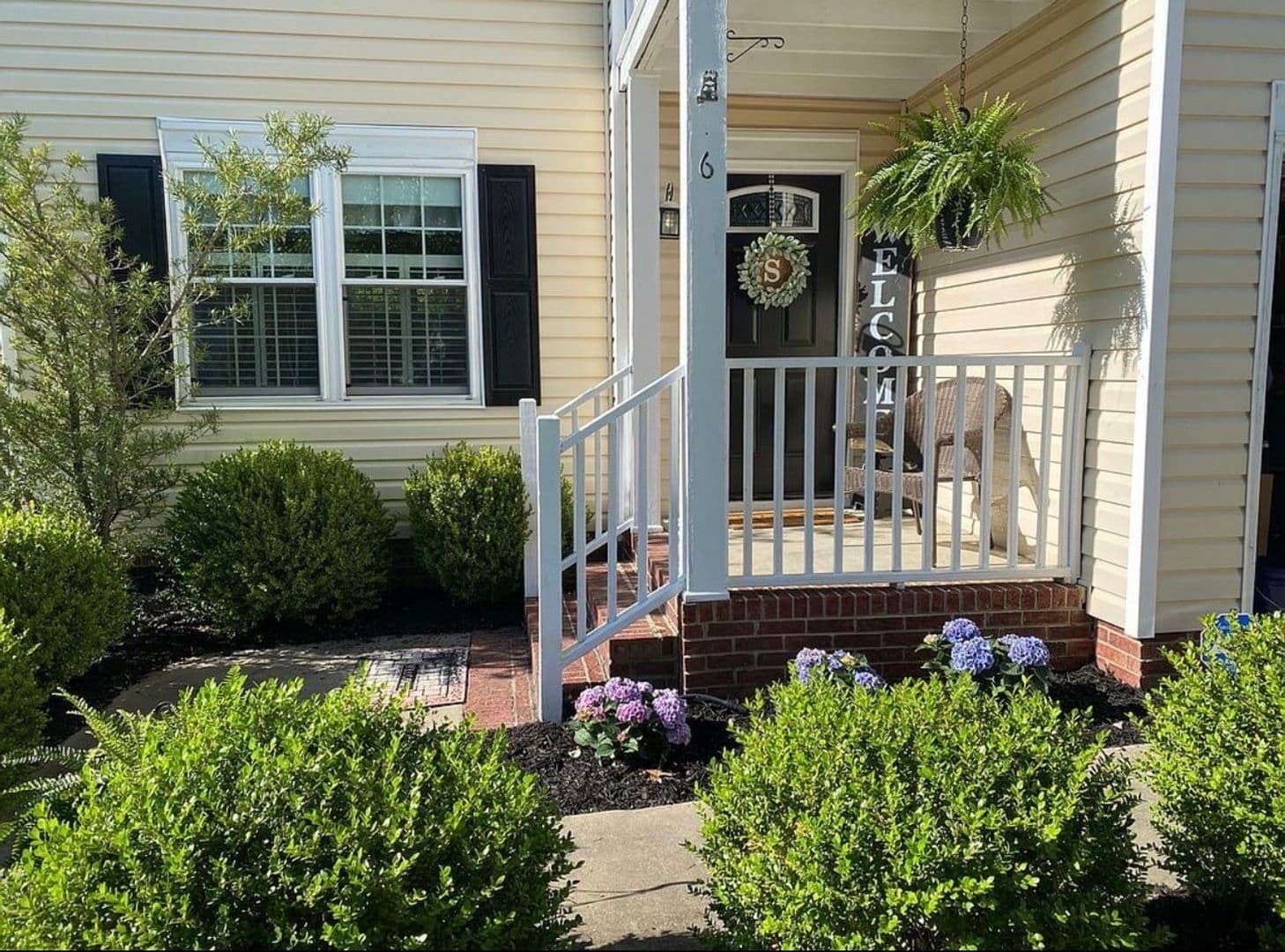 Columbia House: 6 White Wing Ct