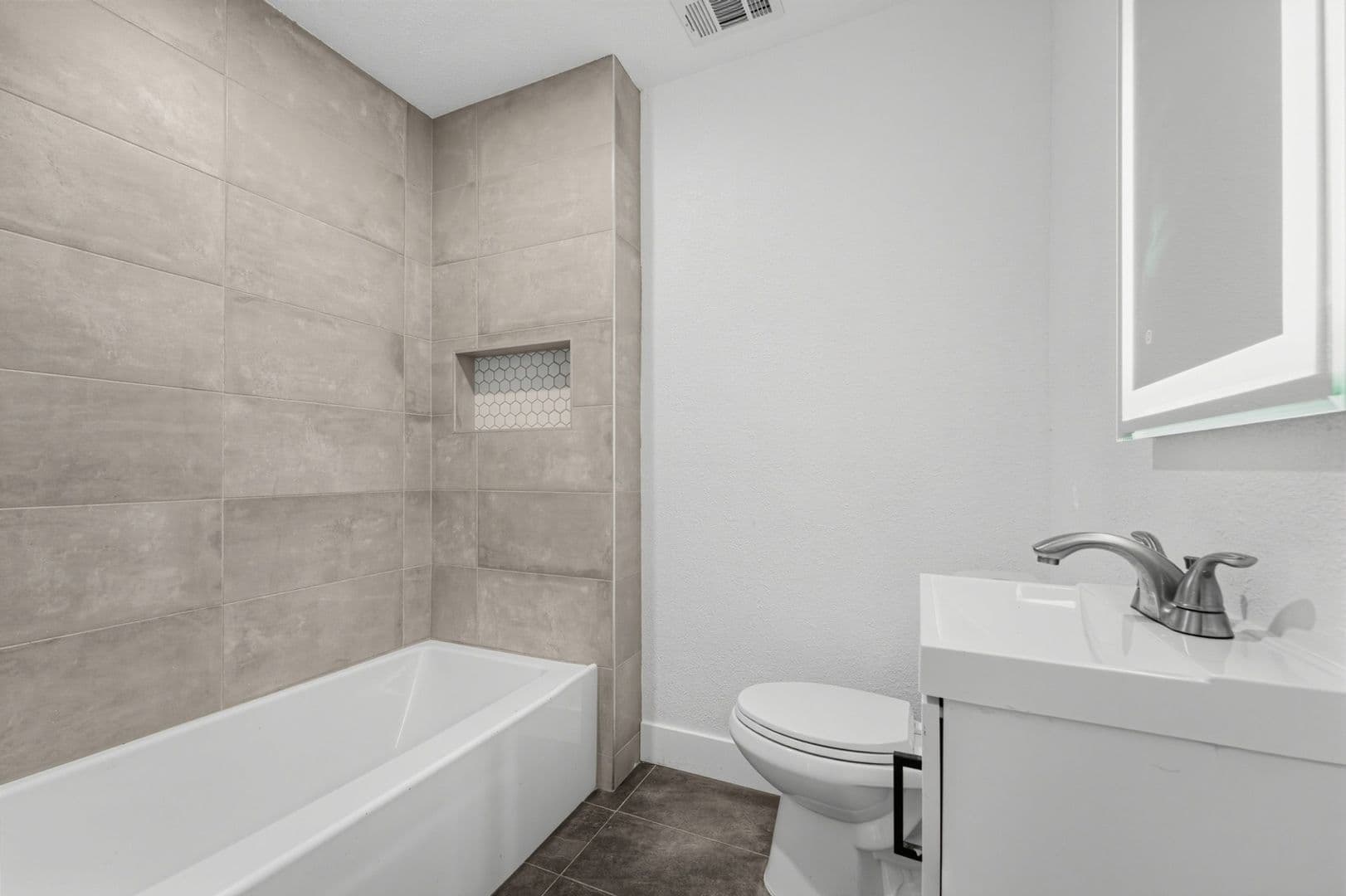Los Angeles Townhome: 2703 Alsace Ave