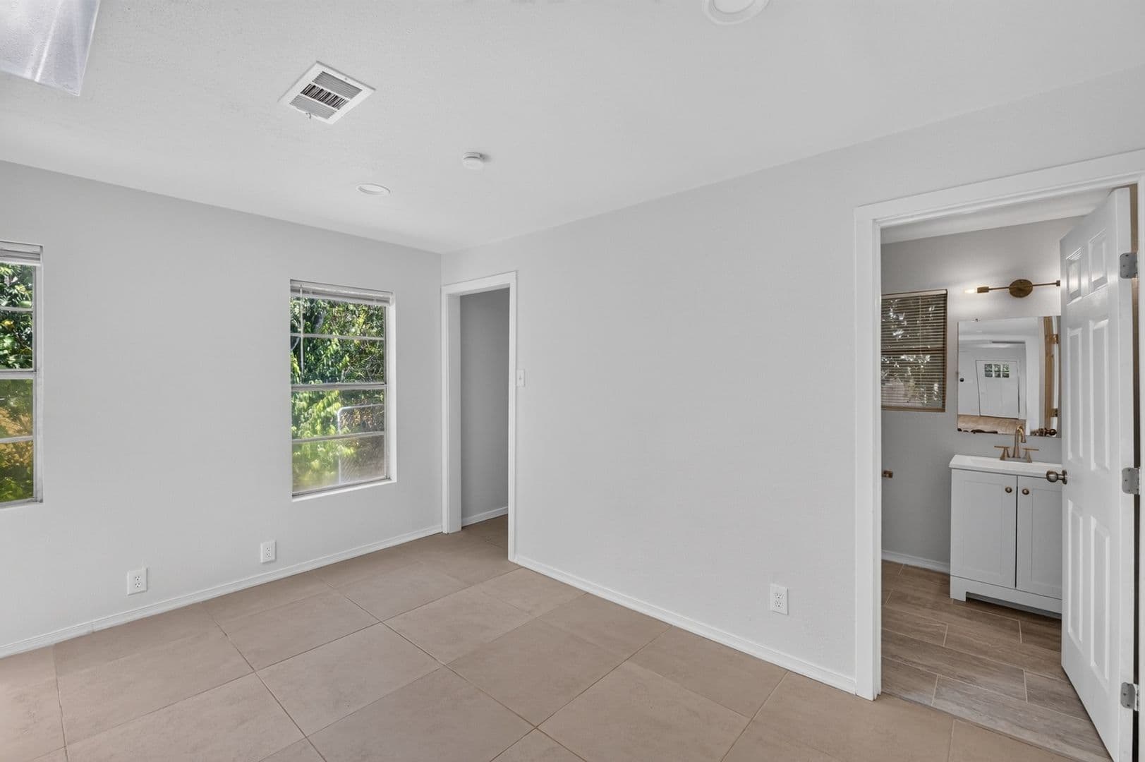 San Antonio House: 2906 Christian Dr