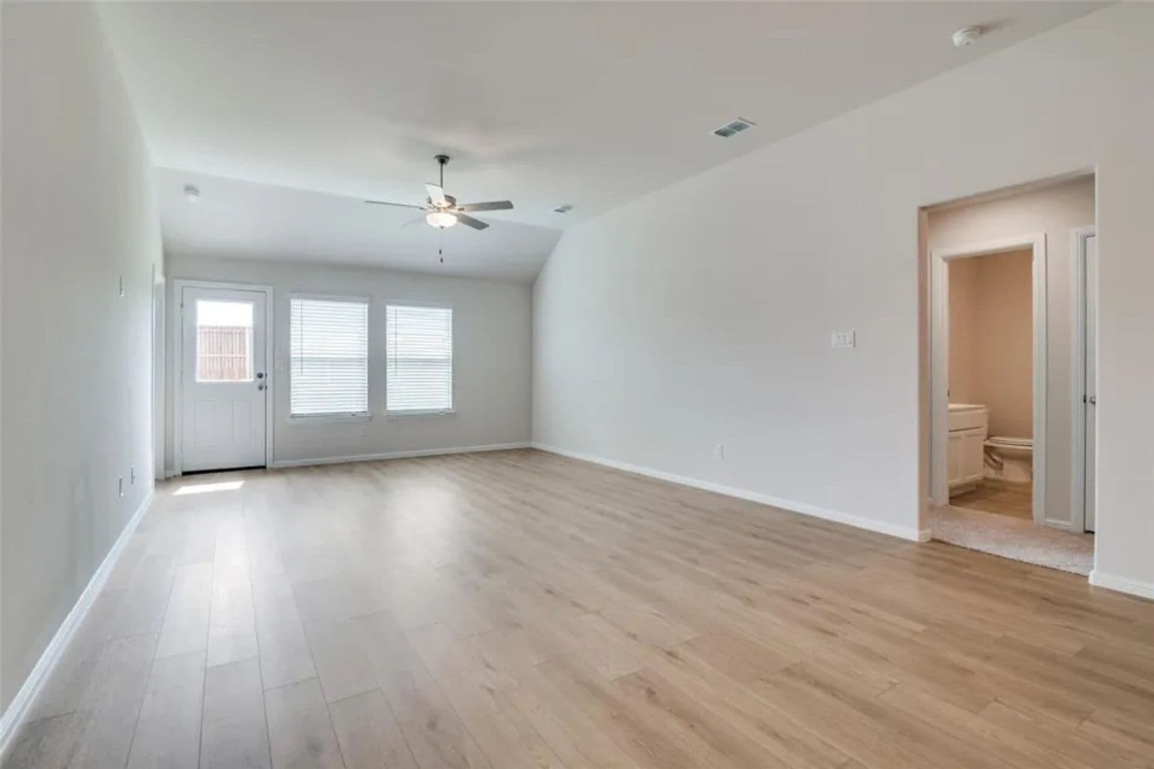 Royse City House: 213 Corcovado Ave