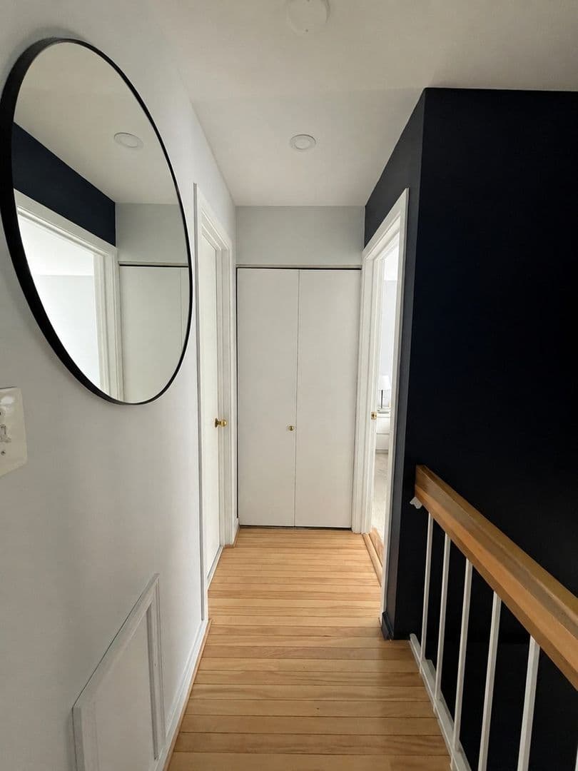 Washington Condo: 54 Hawthorne Ct NE
