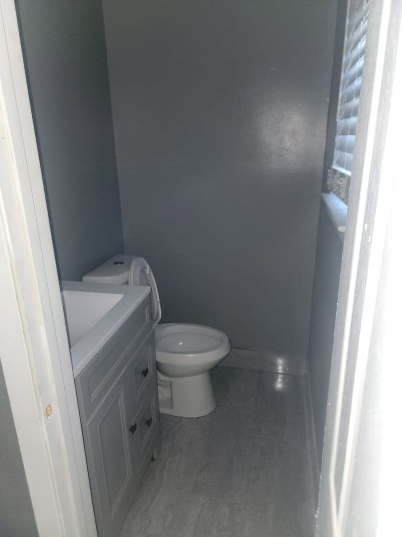 Jacksonville House: 1115 Ray Rd