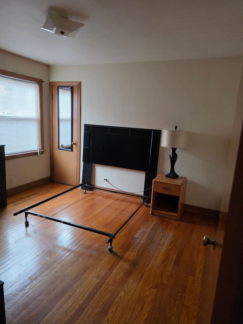 Chicago House: 9024 S Utica Ave