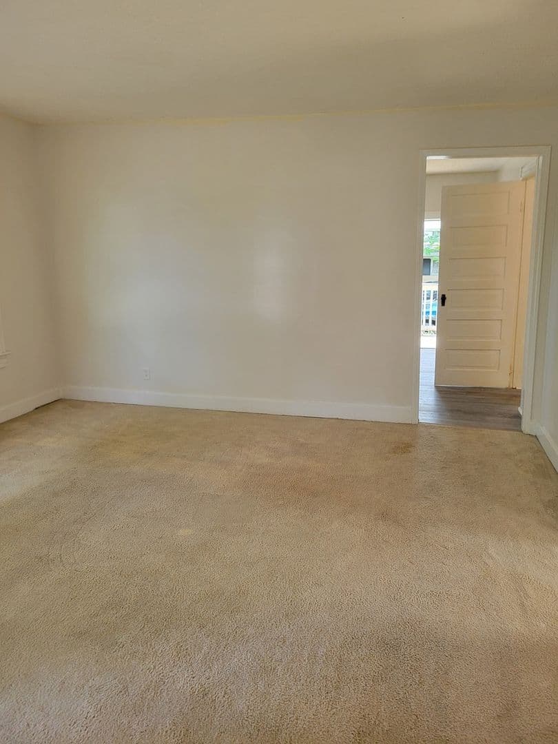 Saginaw Townhome: 1420 Adams St