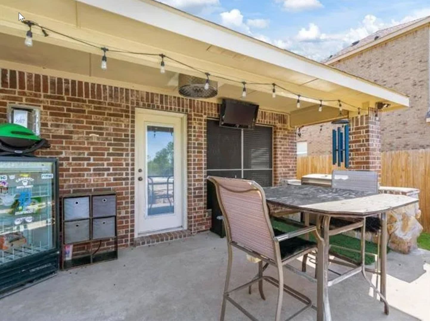Forney House: 1052 Lufkin Ln