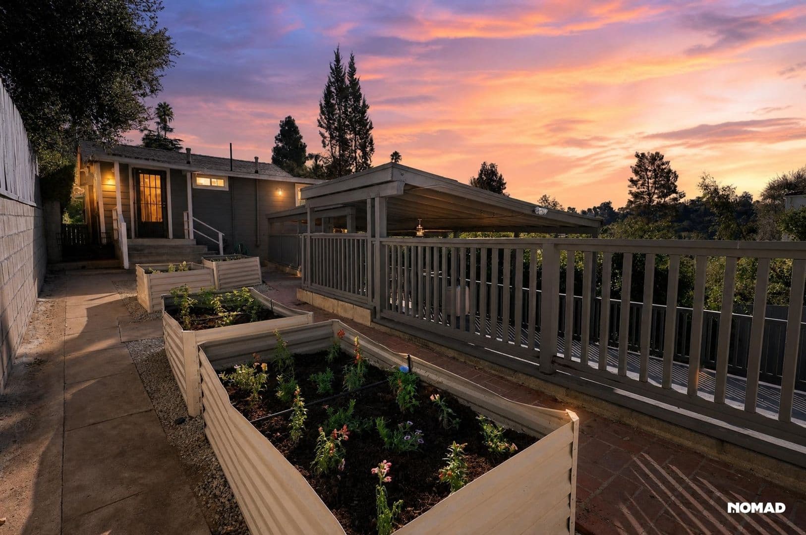 Los Angeles House: 4875 Wicopee Ave