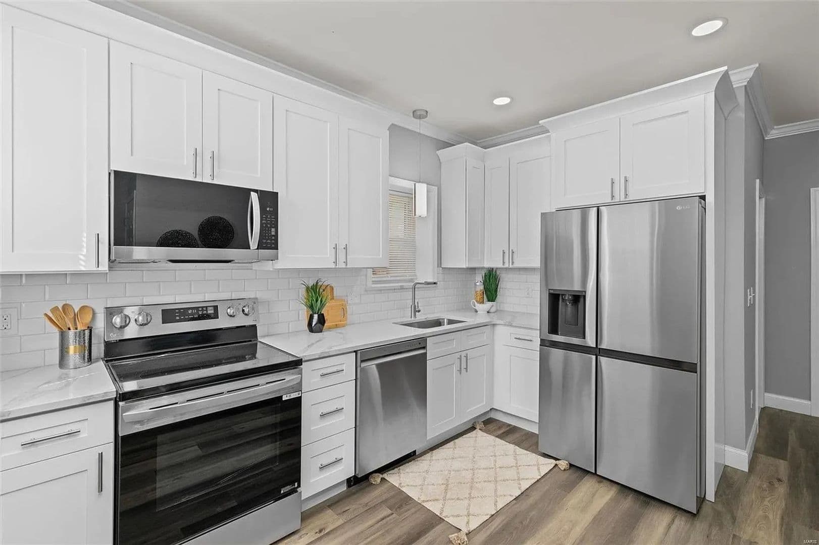 Saint Louis House: 4406 Ellenwood Ave