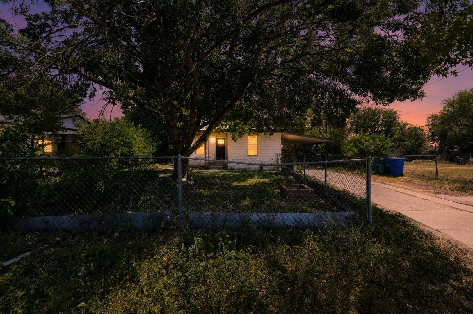 San Antonio House: 2906 Christian Dr