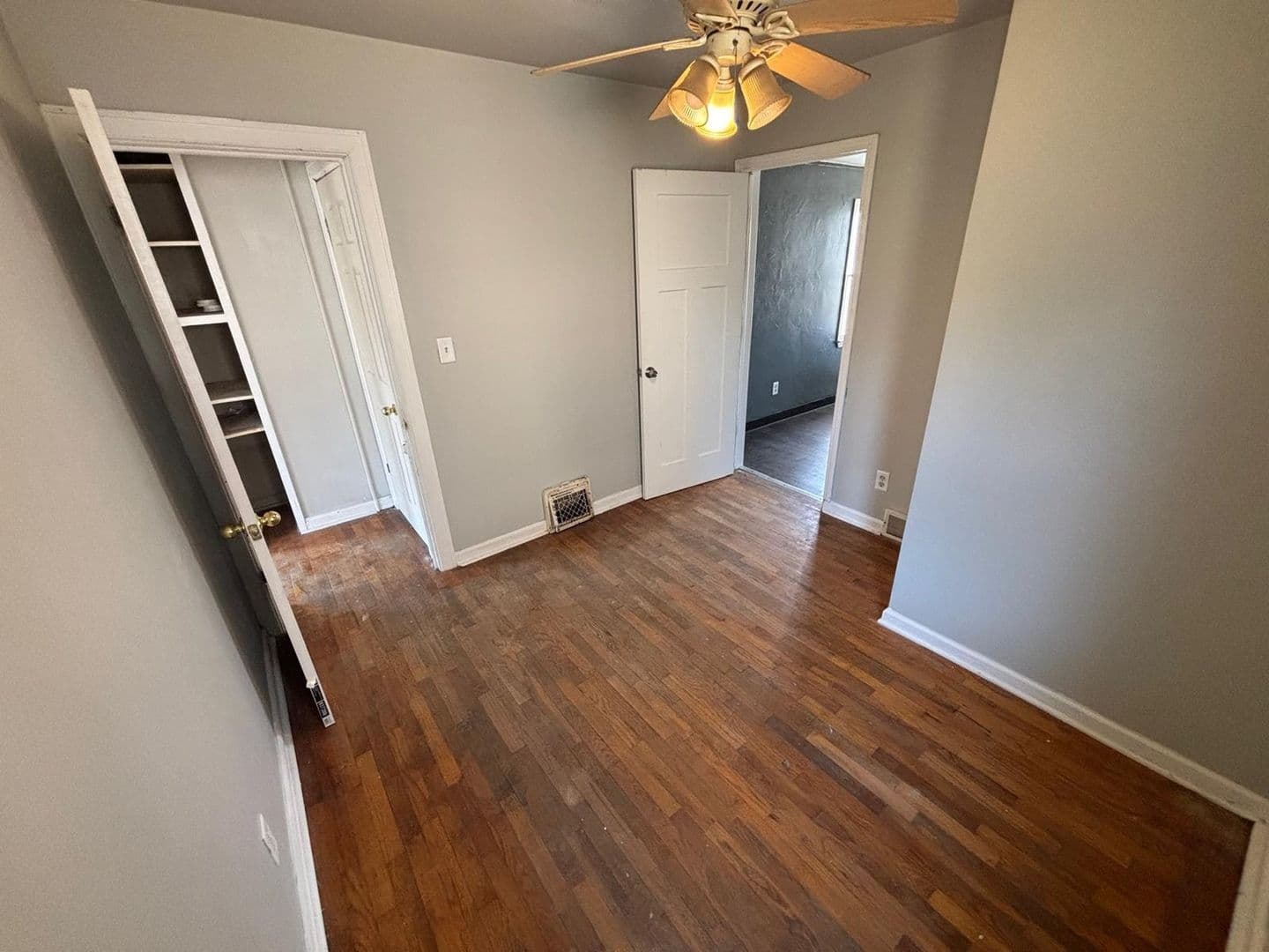 Lansing House: 1216 W Mount Hope Ave