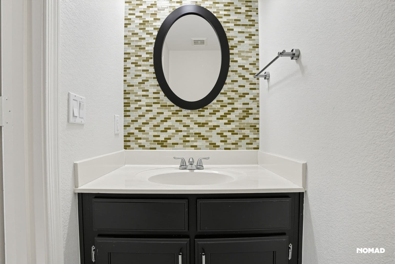 Gilbert House: 141 S Quartz St