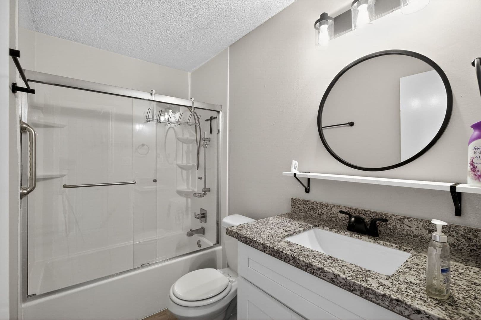 Houston House: 2250 Shadowdale Dr