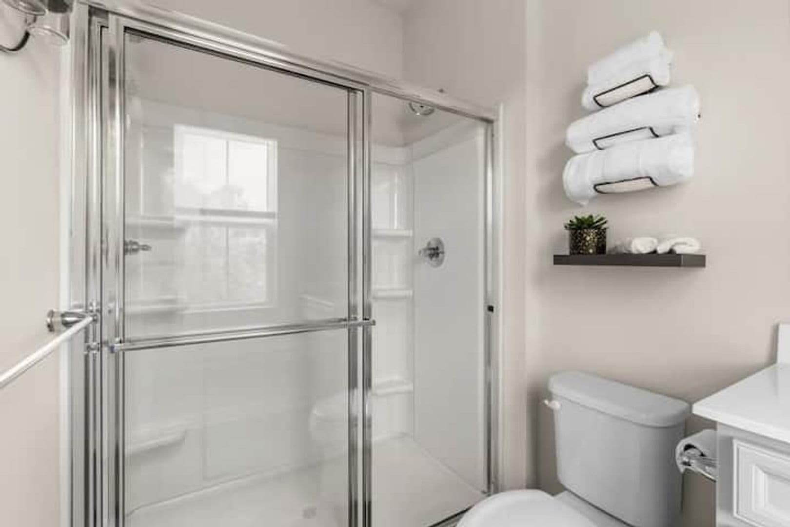 Portsmouth House: 207 Falcon Ave
