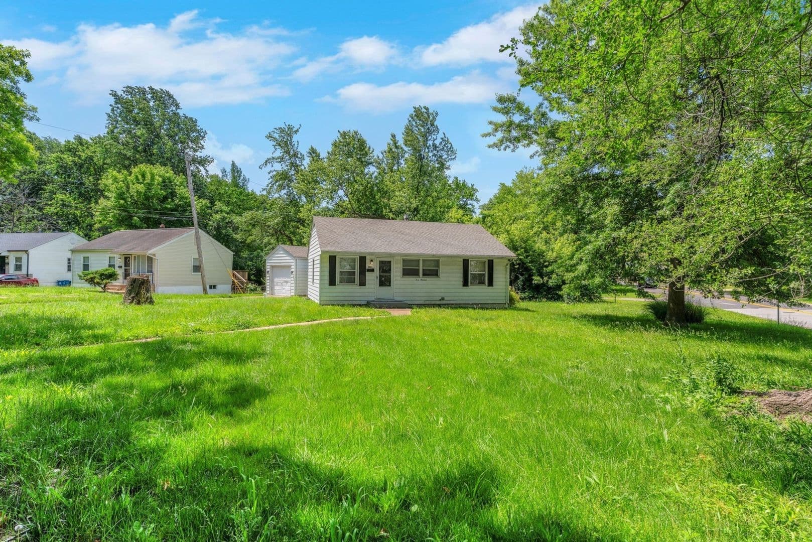 Saint Louis House: 300 Estridge Rd