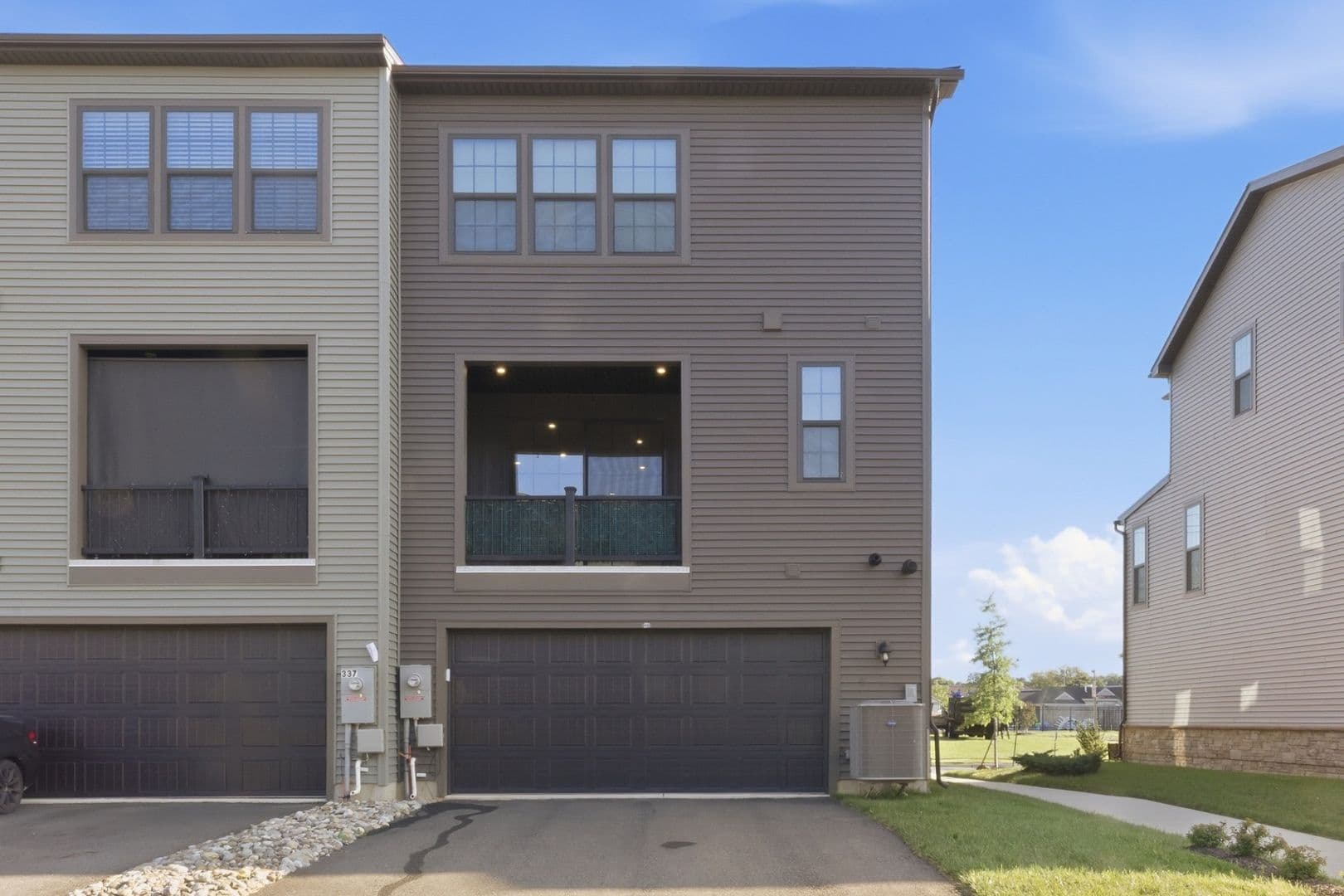 Middletown Townhome: 335 E Cochran St