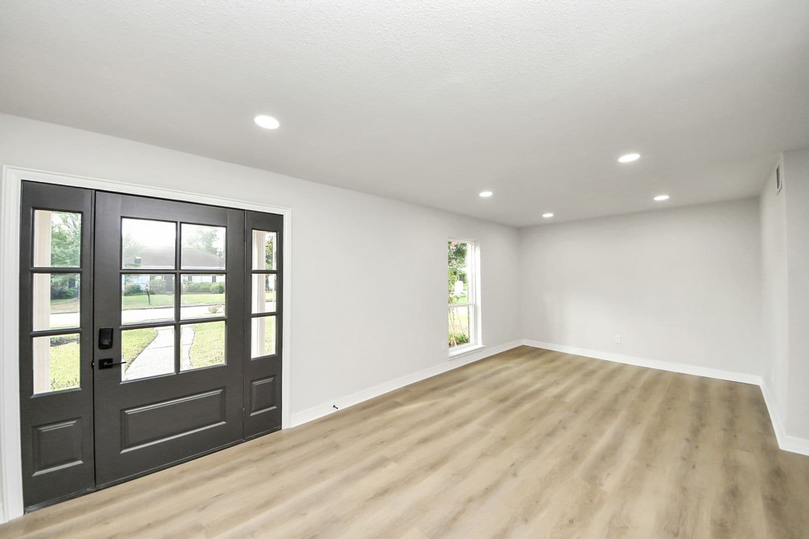 Houston House: 10806 Olympia Dr