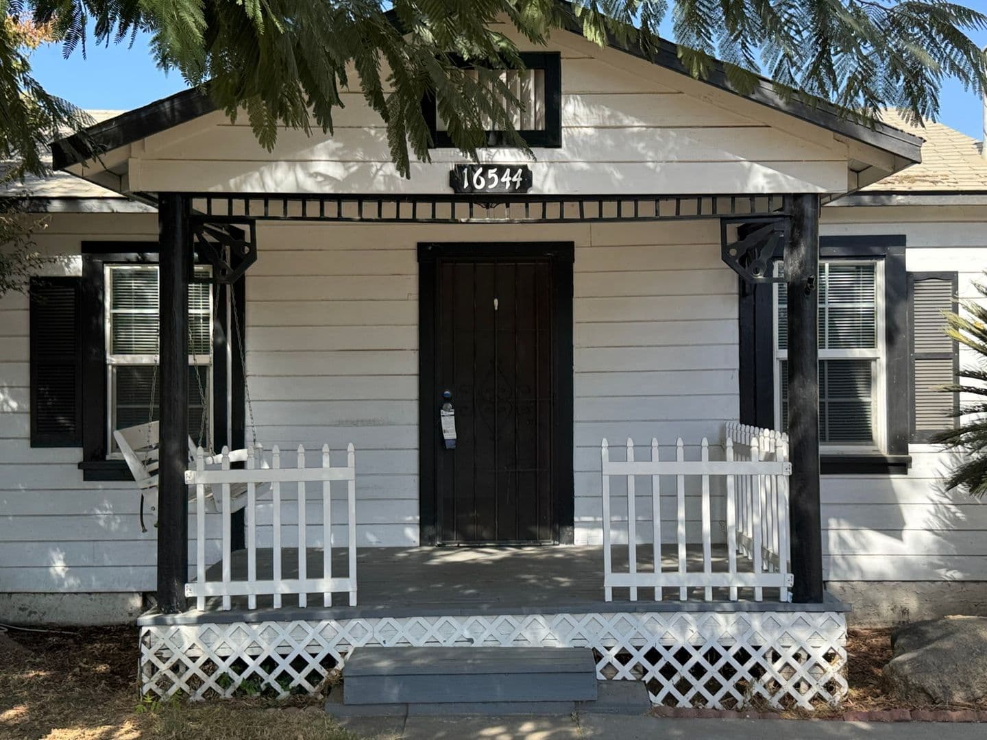 Visalia House: 16544 Avenue 291