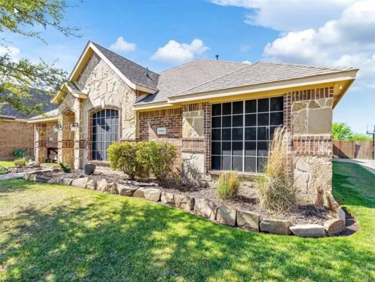 Forney House: 1052 Lufkin Ln