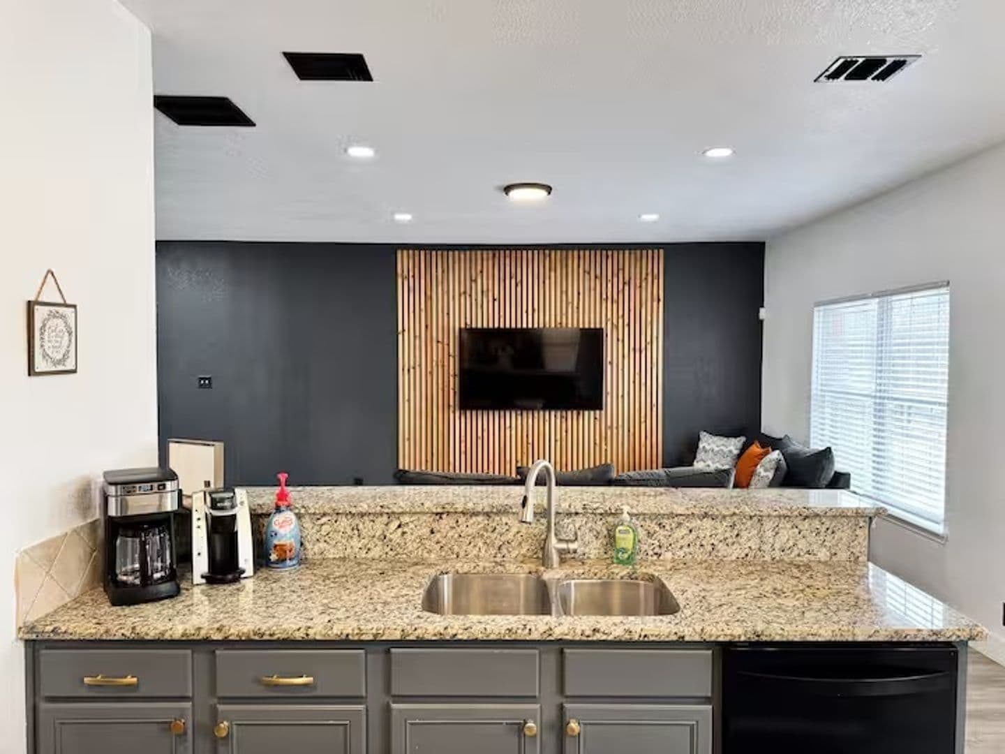 San Antonio House: 9026 Mint Julep