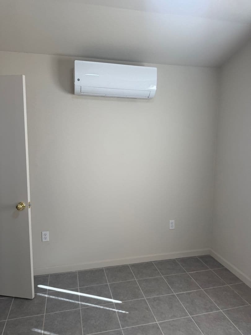 Modesto House: 1825 Roble Ave