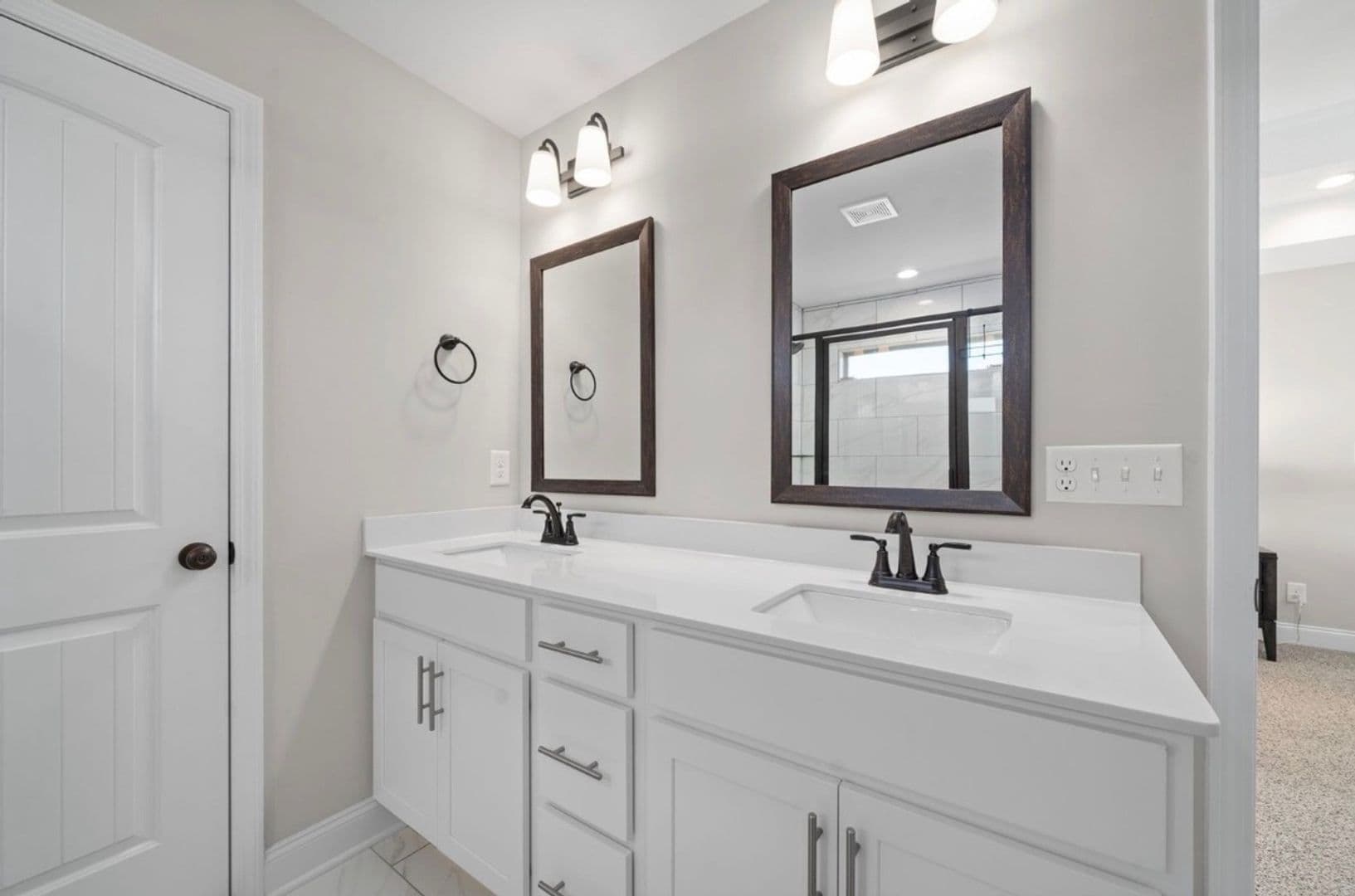 Clarksville House: 718 Banister Dr