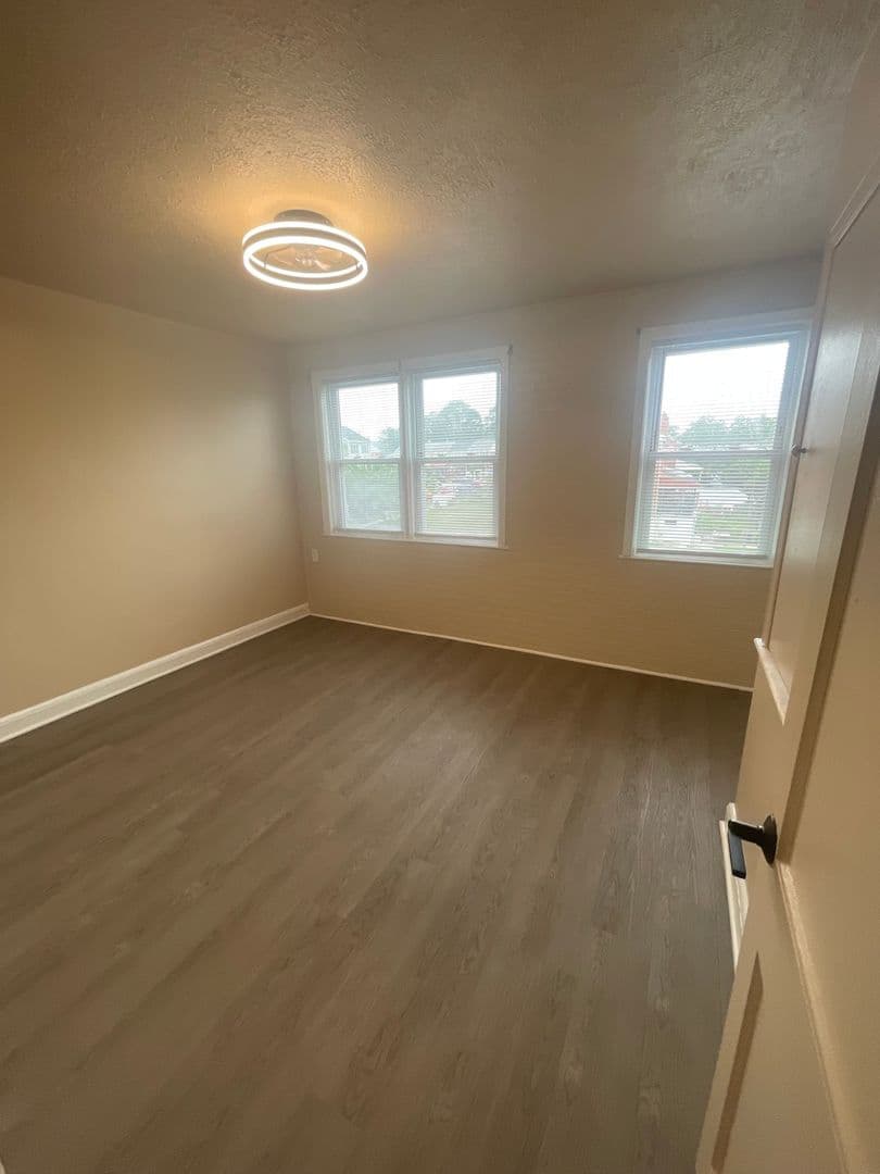 Essex House: 551 Welbrook Rd