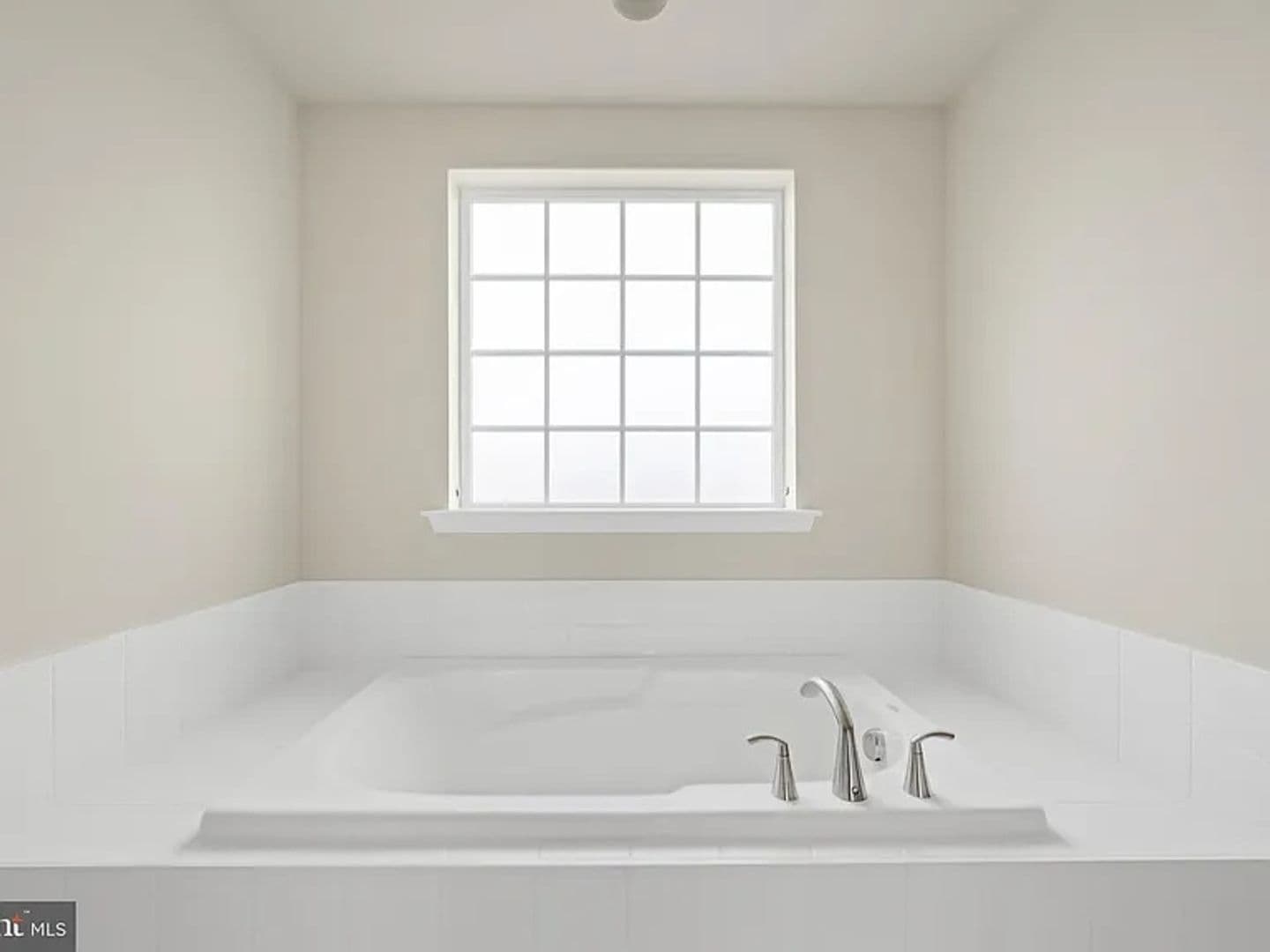 Middletown House: 635 Corbit Dr