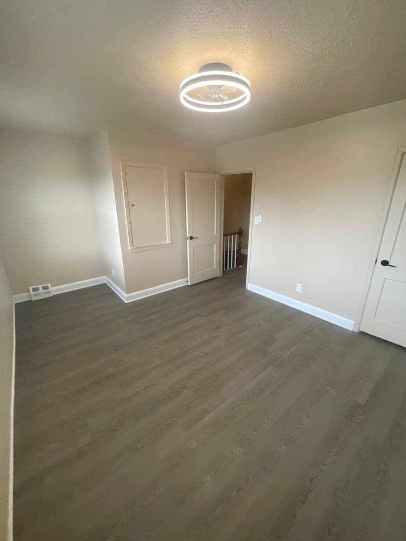 Essex House: 551 Welbrook Rd