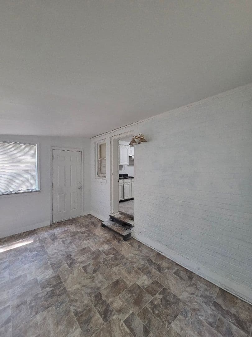 Saint Louis House: 1816 N Hanley Rd