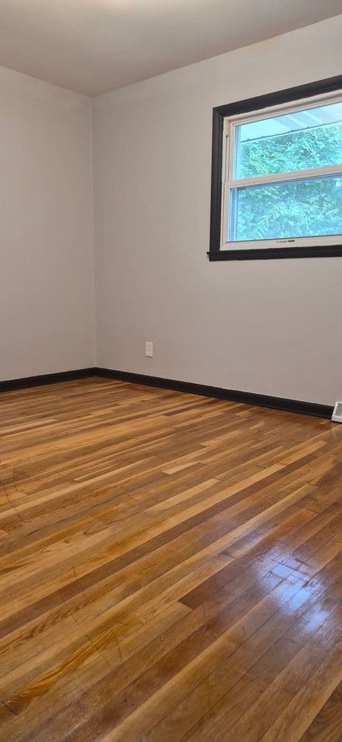 Saint Louis House: 10605 Dunkeld Cir