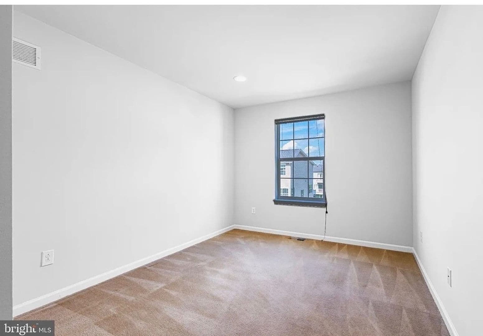 Newark Townhome: 621 S Twin Lakes Blvd