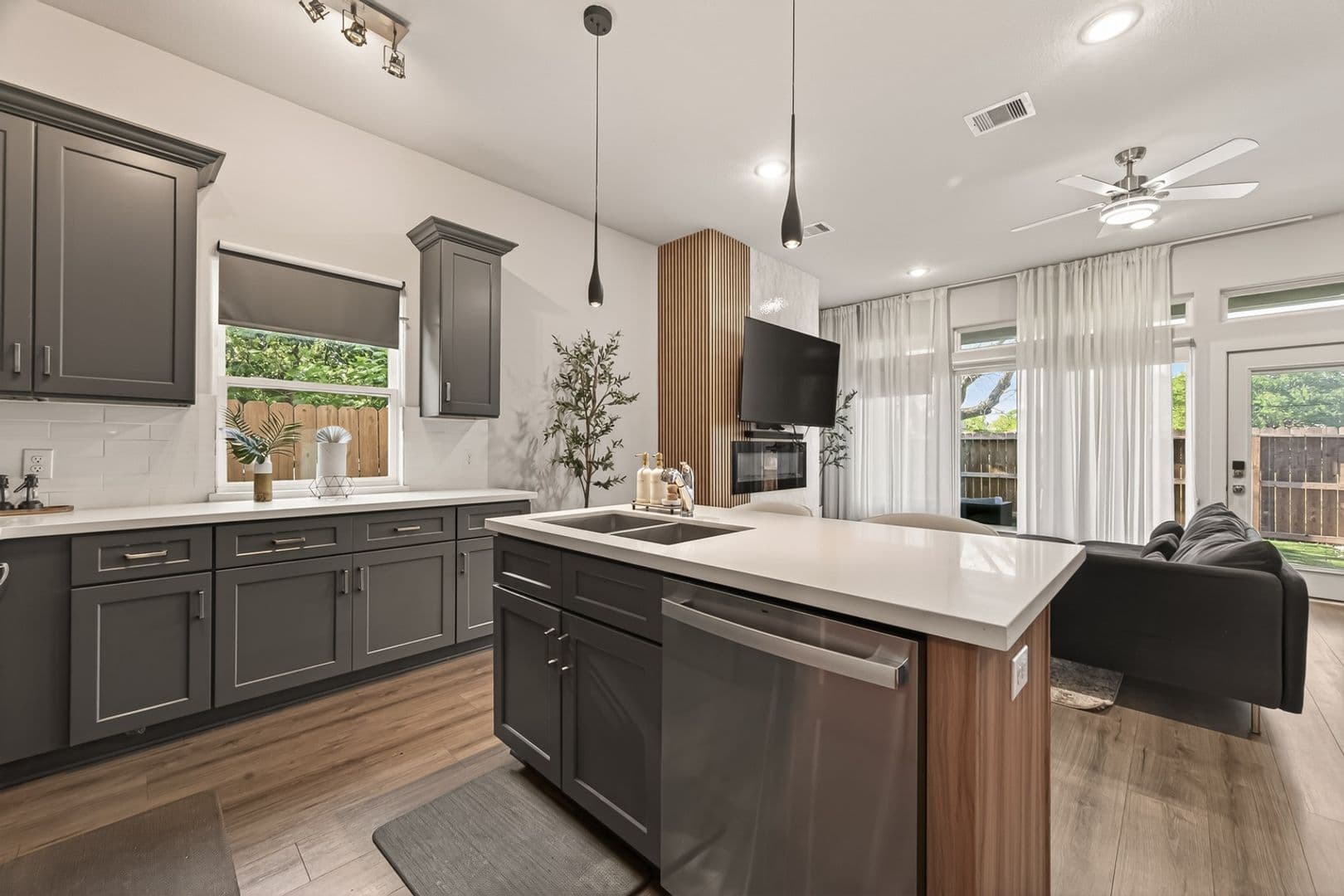 Houston Townhome: 4221 Galesburg St